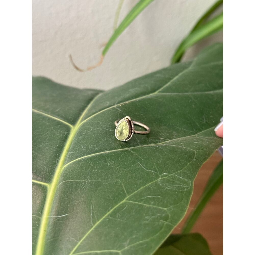 Vintage Green Peridot Silver Pear Shape Tear Drop Gemstone VTG Size 6.25 - Picture 7 of 9